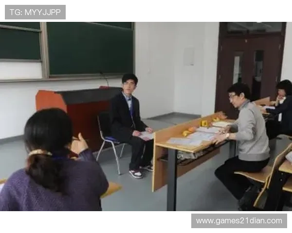 二十一点纸牌比赛中如何制定科学的策略赢得优势